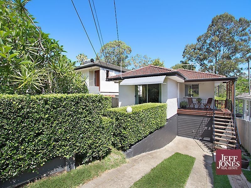 30 Dobbs Street, Holland Park West QLD 4121