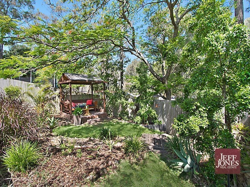 30 Dobbs Street, Holland Park West QLD 4121