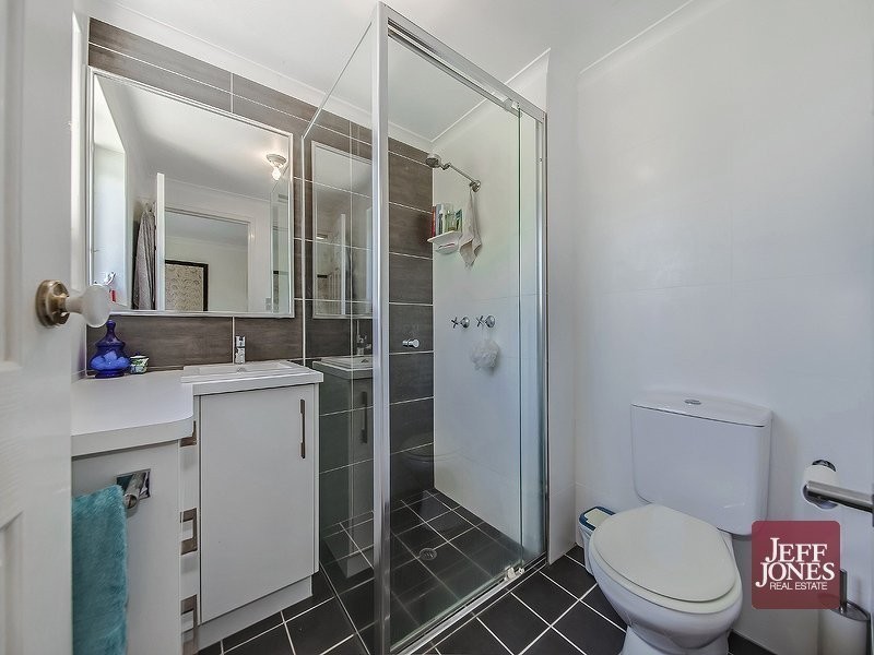 2/56 Knowsley Street, Greenslopes QLD 4120