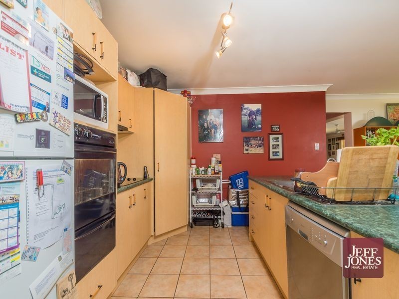 6 Crown Place, Carindale QLD 4152