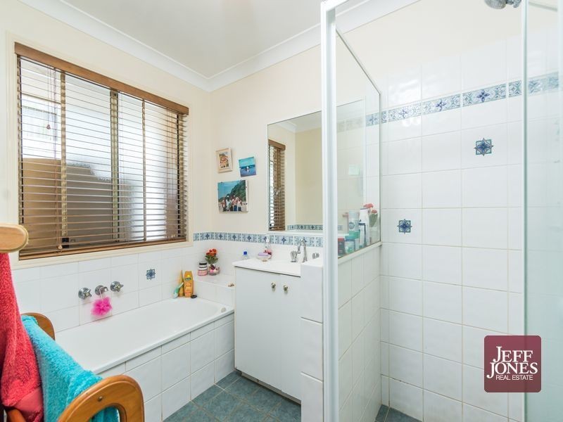 6 Crown Place, Carindale QLD 4152