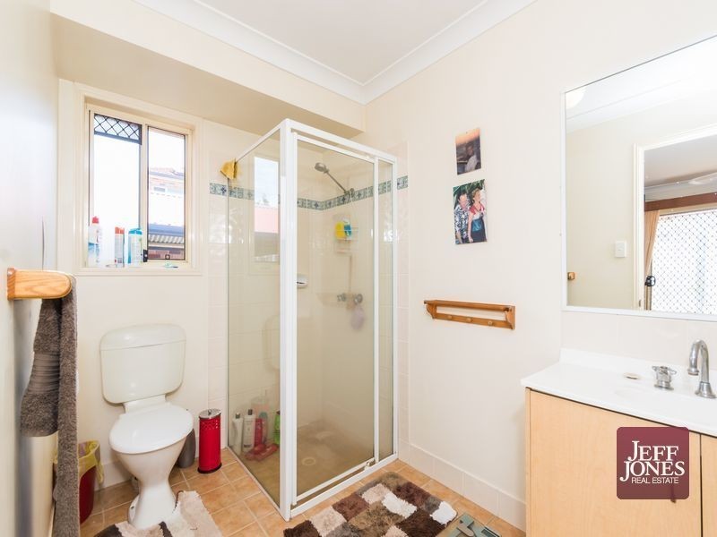 6 Crown Place, Carindale QLD 4152