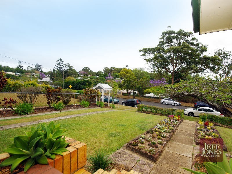 39 Sapphire Street, Holland Park QLD 4121