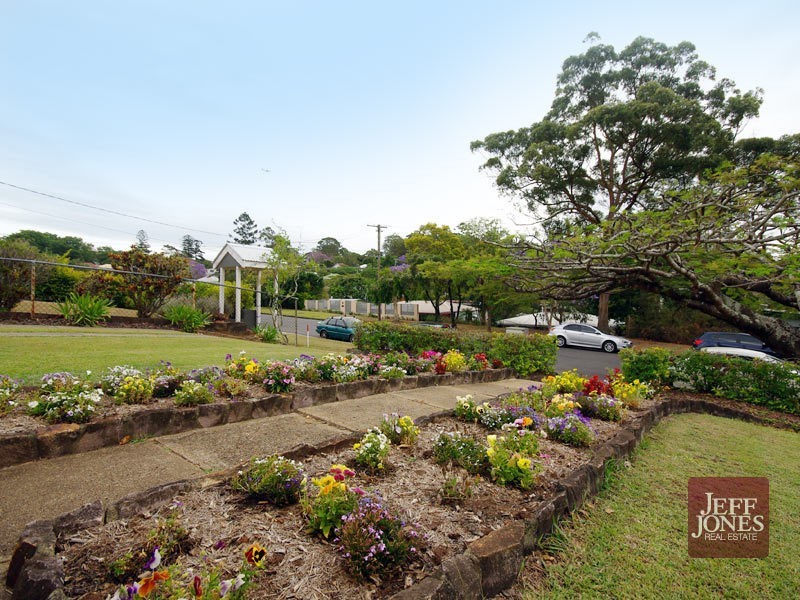 39 Sapphire Street, Holland Park QLD 4121