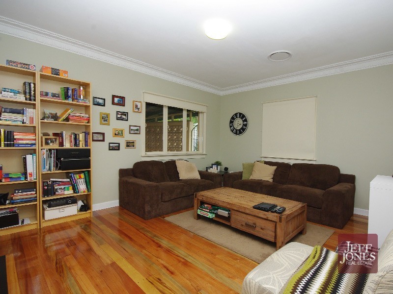 39 Sapphire Street, Holland Park QLD 4121