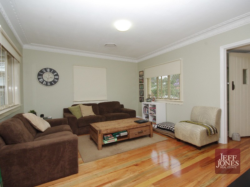 39 Sapphire Street, Holland Park QLD 4121