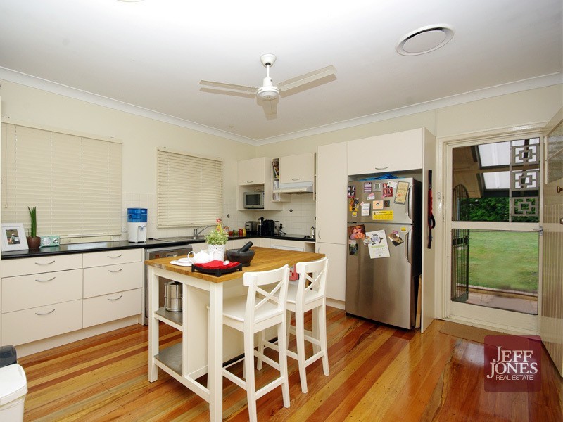 39 Sapphire Street, Holland Park QLD 4121