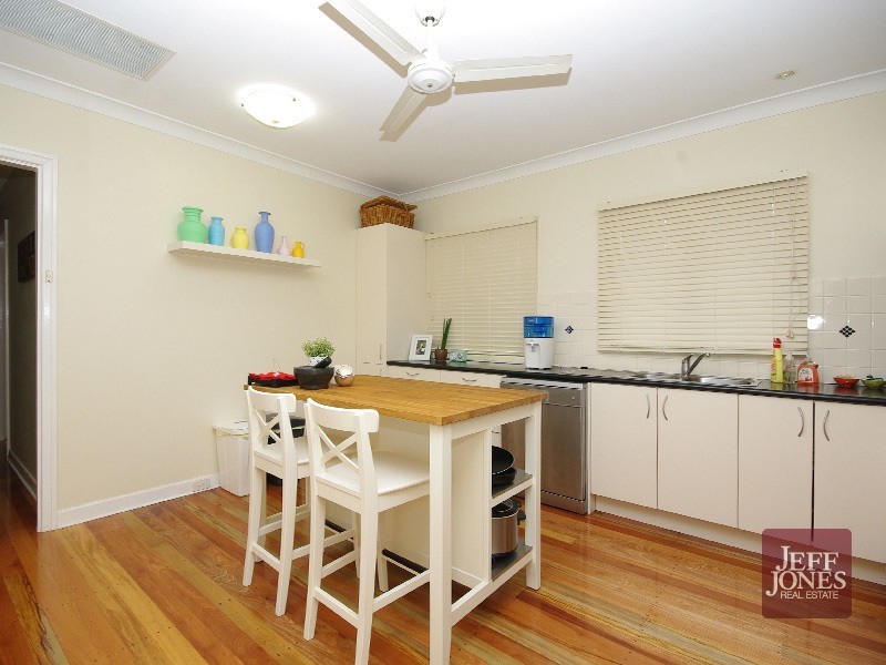 39 Sapphire Street, Holland Park QLD 4121