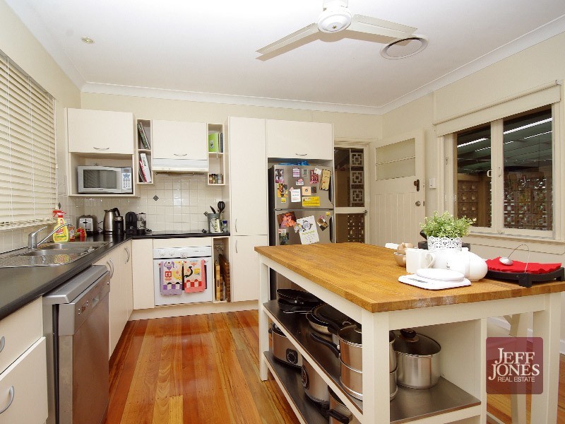 39 Sapphire Street, Holland Park QLD 4121