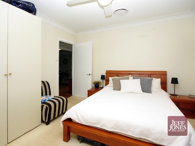 39 Sapphire Street, Holland Park QLD 4121