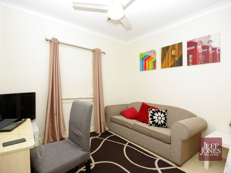 39 Sapphire Street, Holland Park QLD 4121