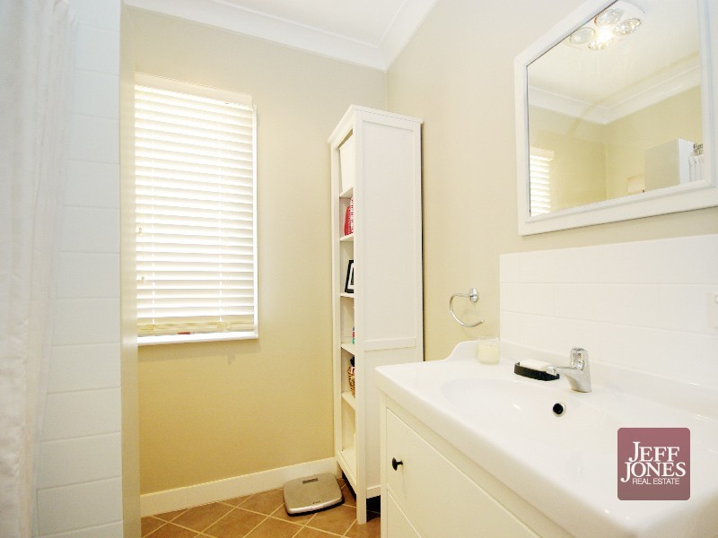 39 Sapphire Street, Holland Park QLD 4121