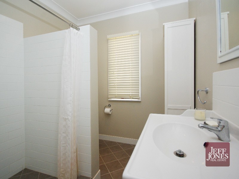 39 Sapphire Street, Holland Park QLD 4121