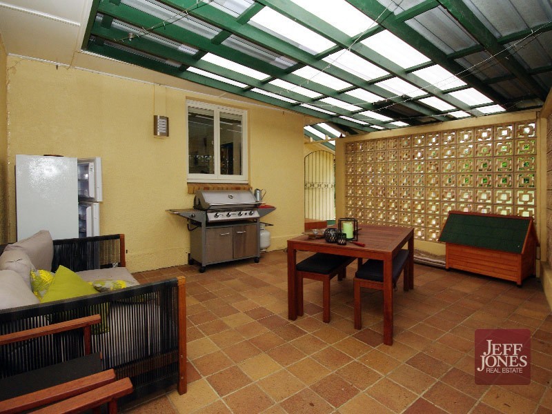 39 Sapphire Street, Holland Park QLD 4121