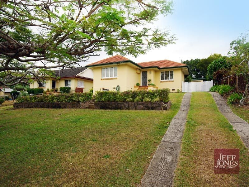 39 Sapphire Street, Holland Park QLD 4121