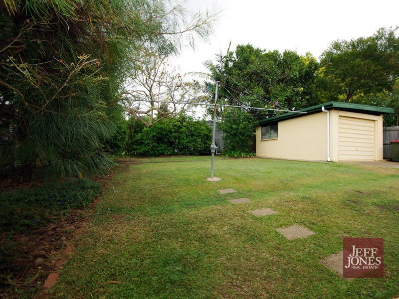 39 Sapphire Street, Holland Park QLD 4121
