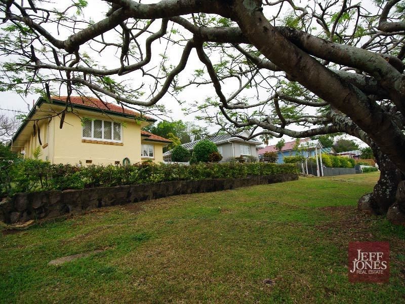 39 Sapphire Street, Holland Park QLD 4121