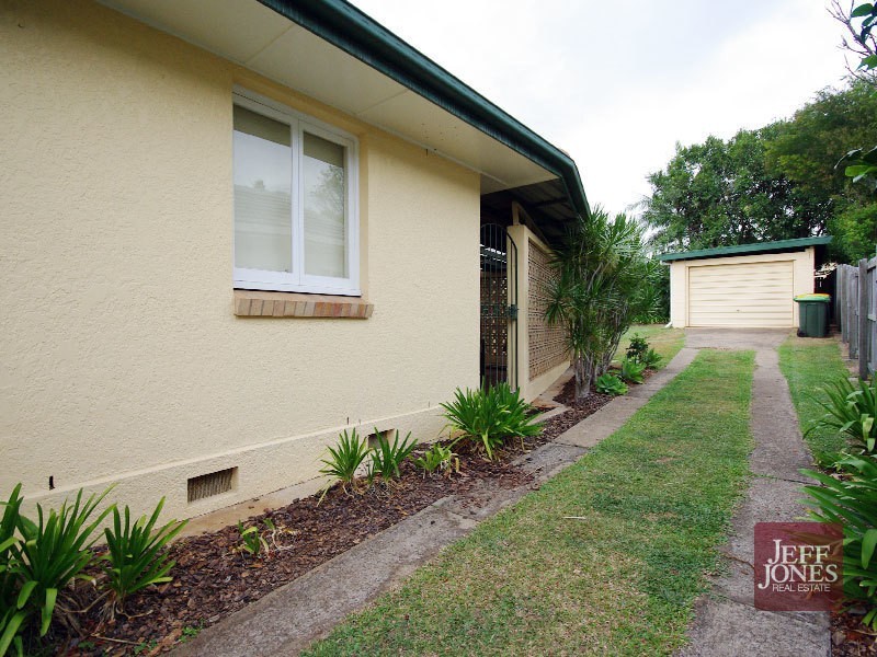 39 Sapphire Street, Holland Park QLD 4121