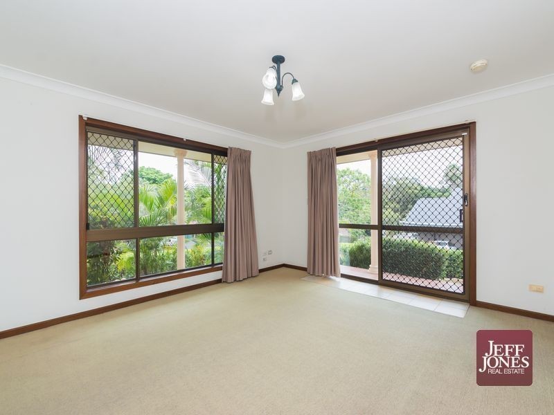 6 Rossmoya Street, Carindale QLD 4152