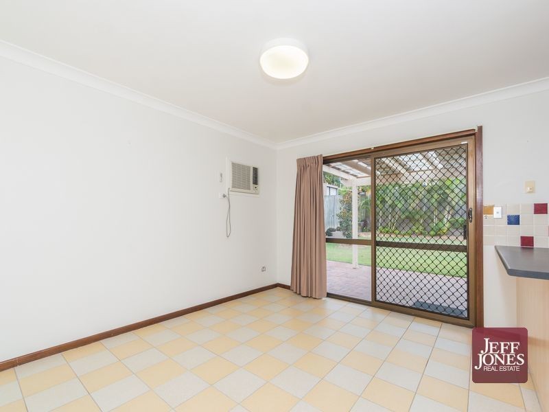 6 Rossmoya Street, Carindale QLD 4152