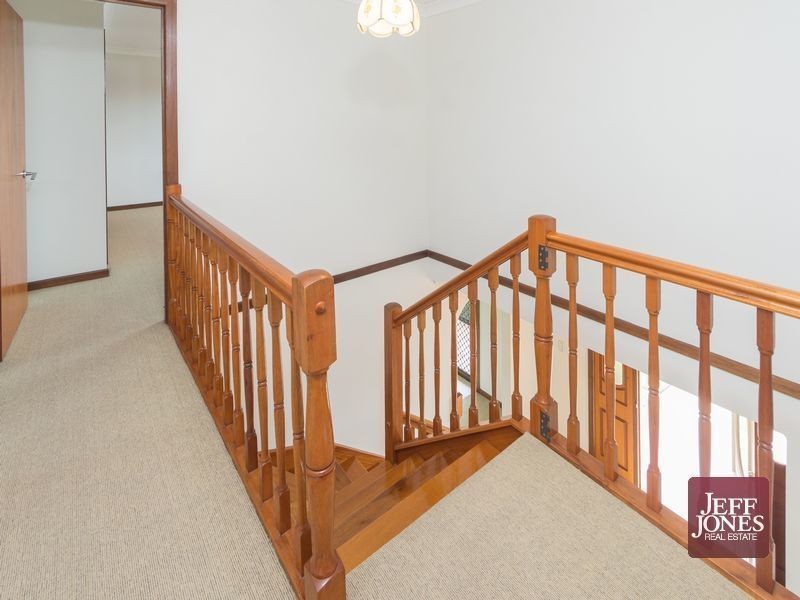 6 Rossmoya Street, Carindale QLD 4152