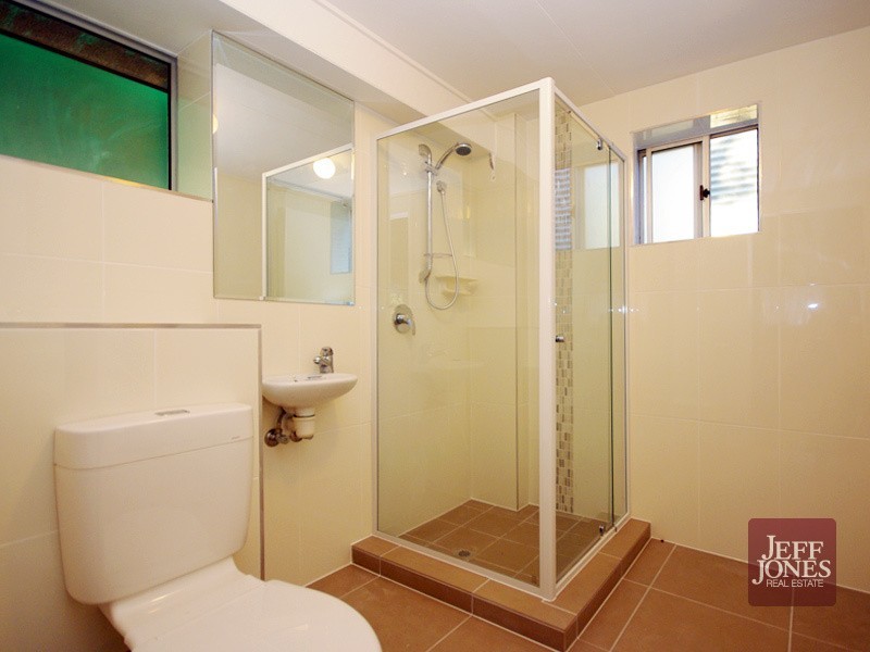 76 Woodville Place, Annerley QLD 4103