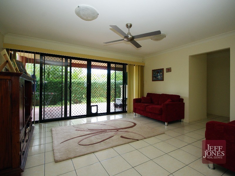12 Arncliffe Close, Carindale QLD 4152