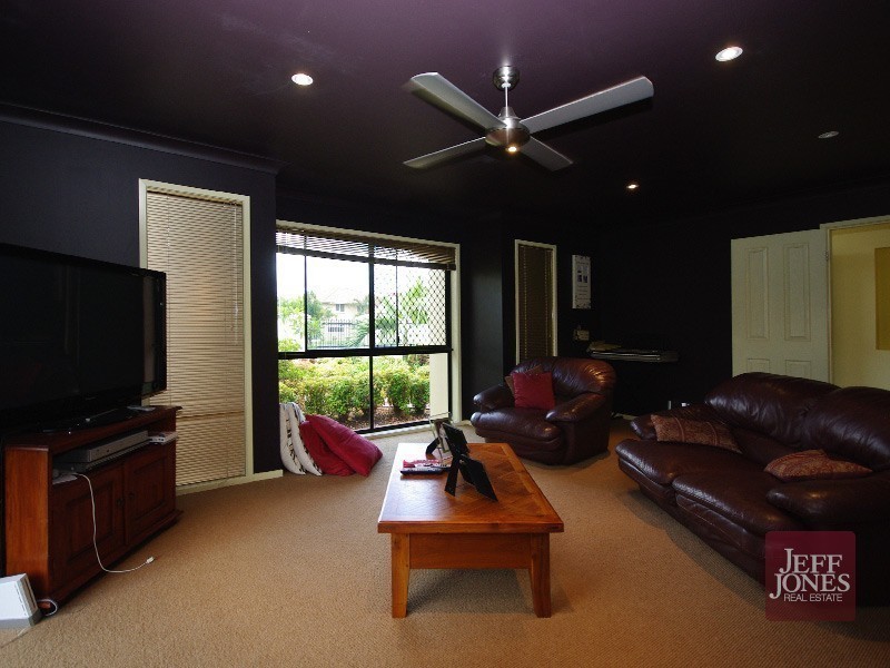 12 Arncliffe Close, Carindale QLD 4152