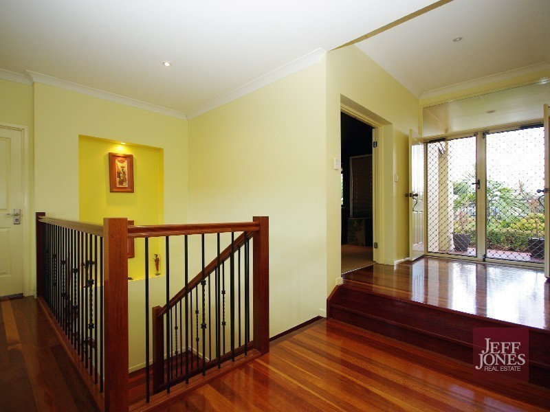 12 Arncliffe Close, Carindale QLD 4152