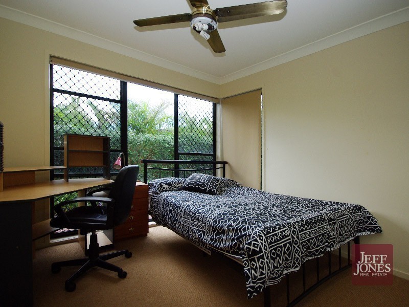 12 Arncliffe Close, Carindale QLD 4152