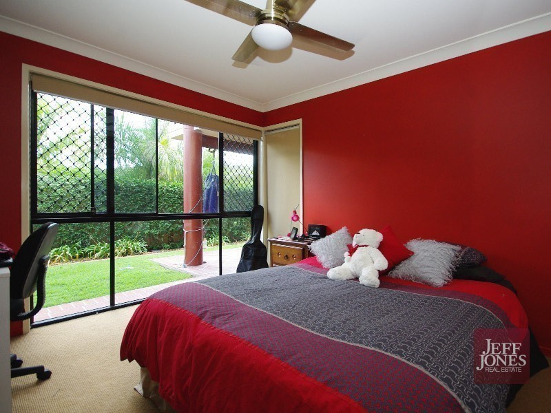 12 Arncliffe Close, Carindale QLD 4152
