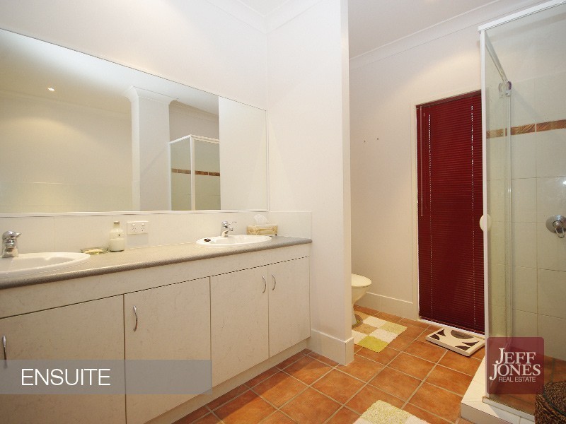 12 Arncliffe Close, Carindale QLD 4152