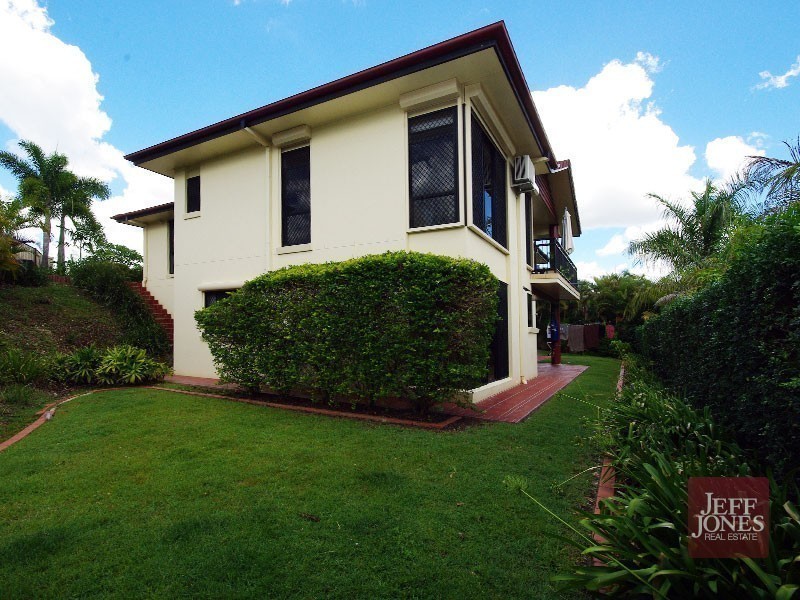 12 Arncliffe Close, Carindale QLD 4152