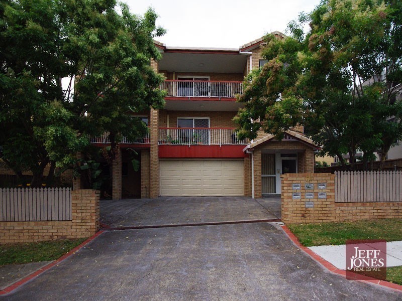 2/56 Knowsley Street, Greenslopes QLD 4120