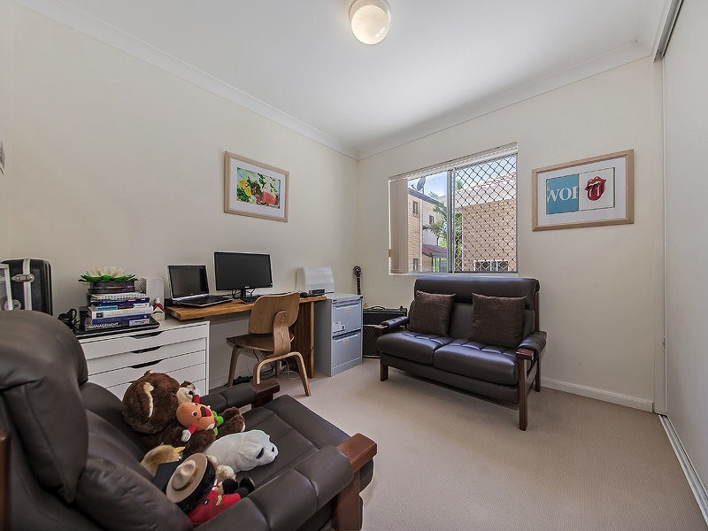 2/56 Knowsley Street, Greenslopes QLD 4120