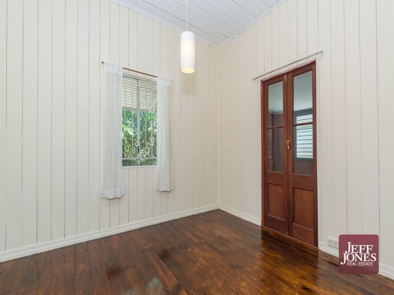 52 Peach Street, Greenslopes QLD 4120