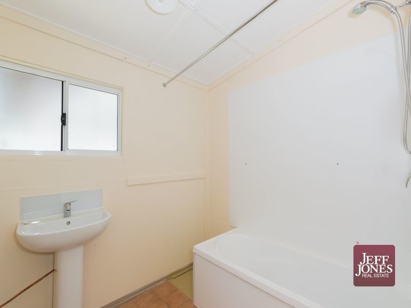 52 Peach Street, Greenslopes QLD 4120