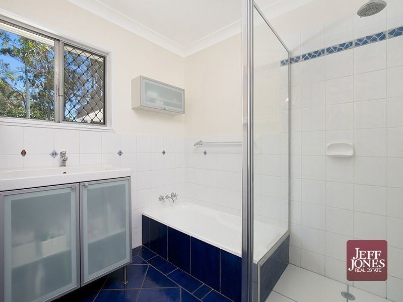 6 Handon Street, Mansfield QLD 4122