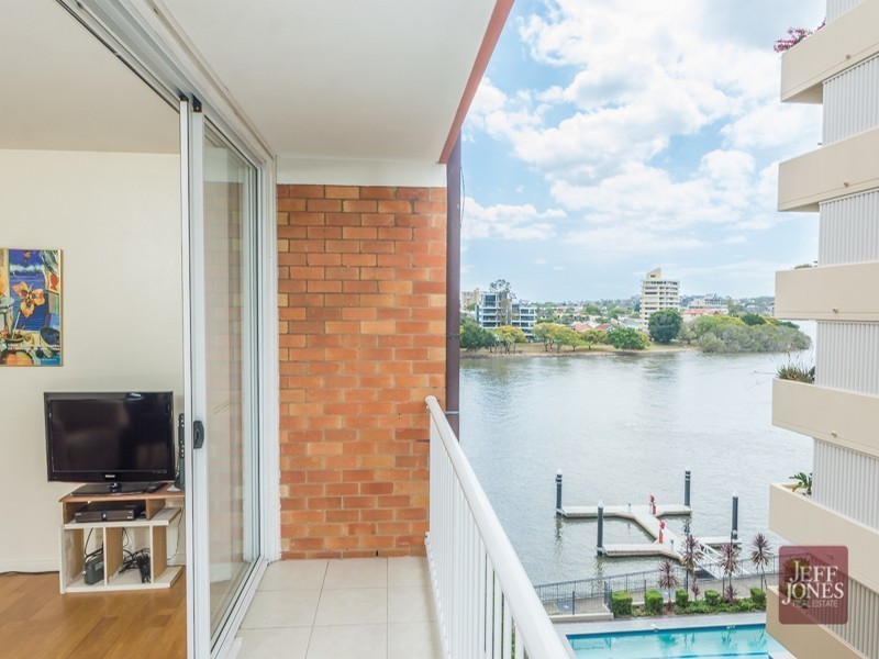 42/64 Thorn Street, Kangaroo Point QLD 4169