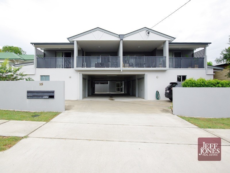 2/15 Rolle Street, Holland Park West QLD 4121