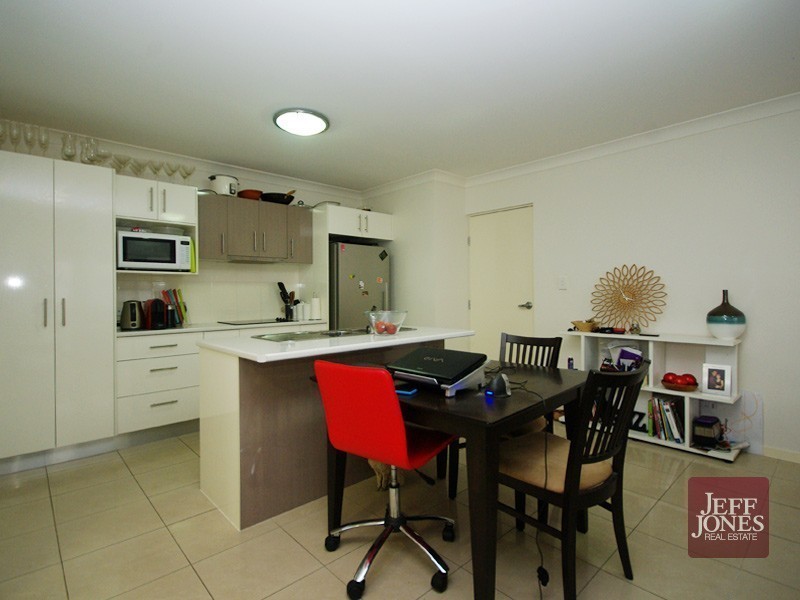 2/15 Rolle Street, Holland Park West QLD 4121