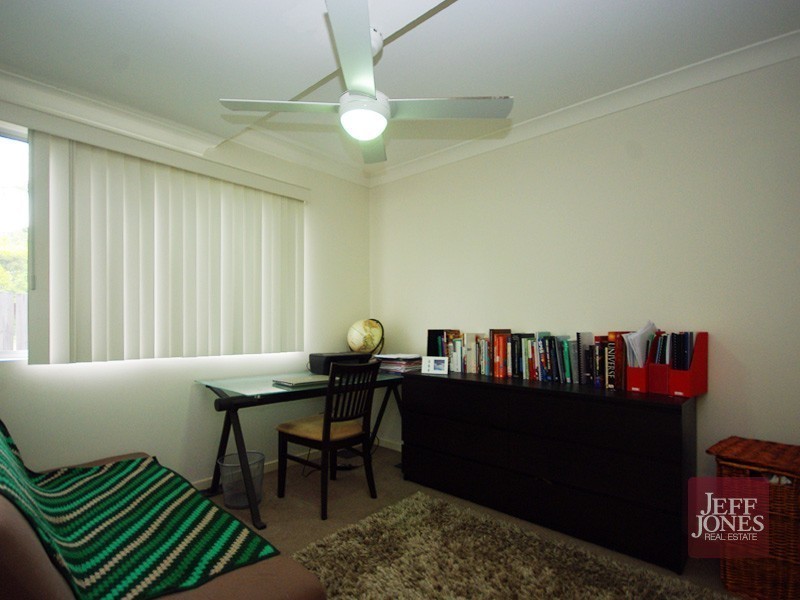 2/15 Rolle Street, Holland Park West QLD 4121