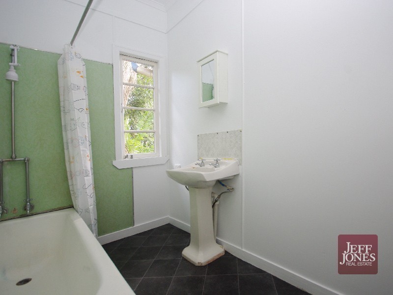 38 Raby Road, Coorparoo QLD 4151