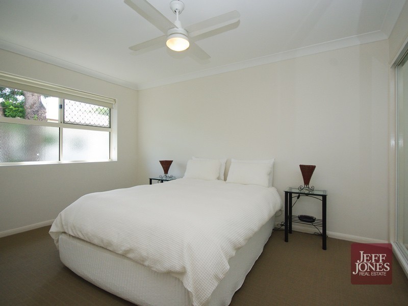 2/15 Chatsworth Road, Greenslopes QLD 4120