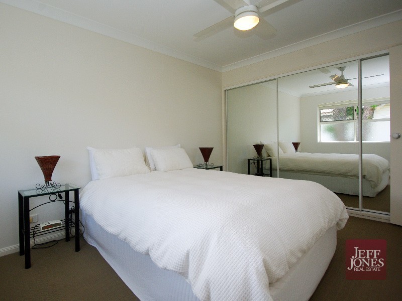 2/15 Chatsworth Road, Greenslopes QLD 4120