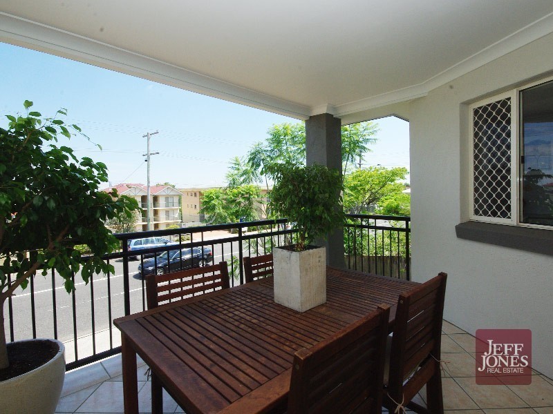 2/15 Chatsworth Road, Greenslopes QLD 4120