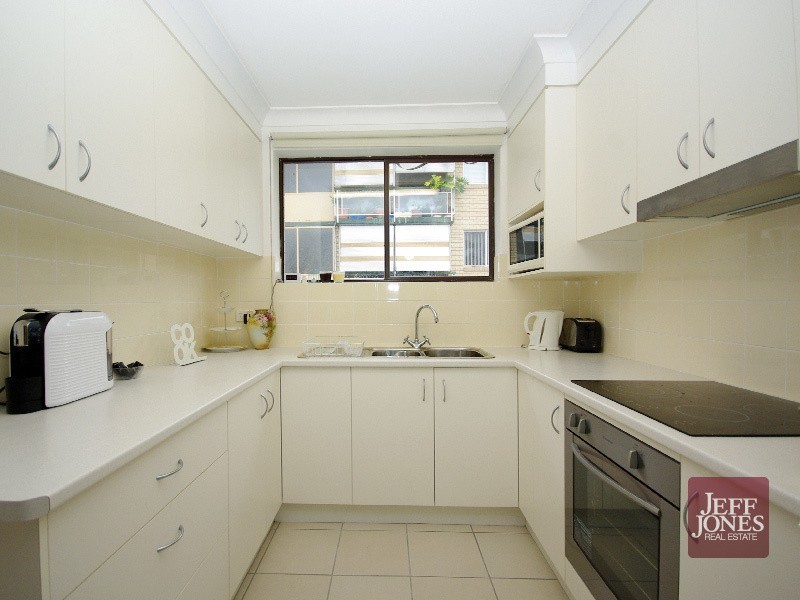 2/30 Wellington Street, Coorparoo QLD 4151