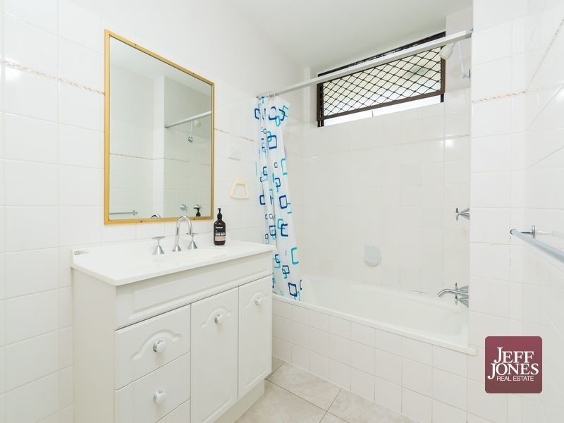 2/7 Zillah Street, Greenslopes QLD 4120