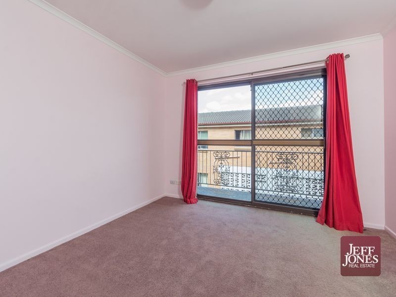 2/182 Juliette Street, Greenslopes QLD 4120