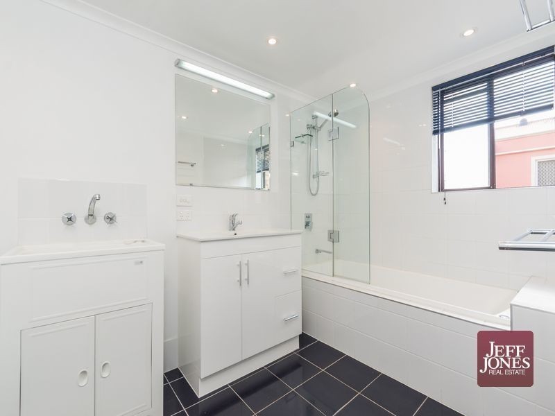 2/182 Juliette Street, Greenslopes QLD 4120